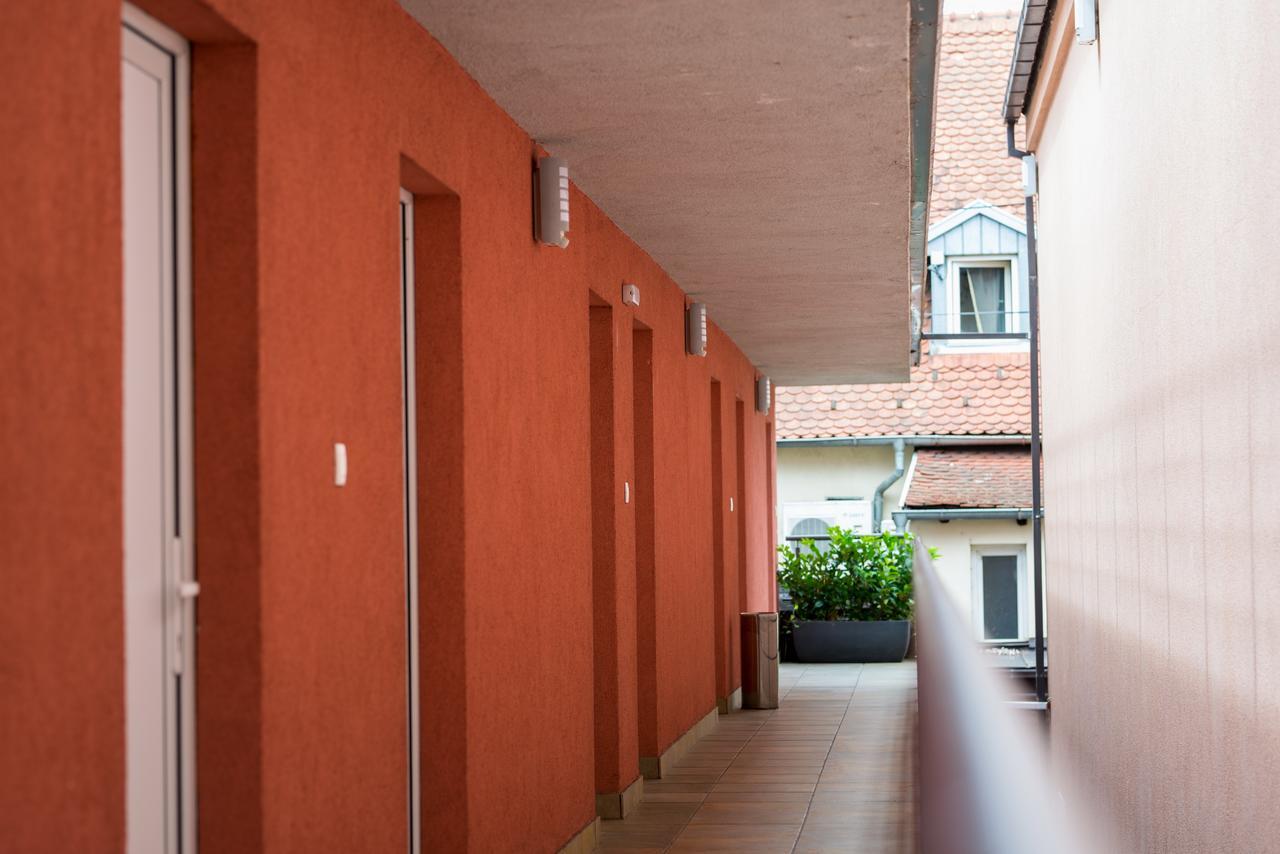 Integralni Hotel & Hostel Zagreb Exterior foto